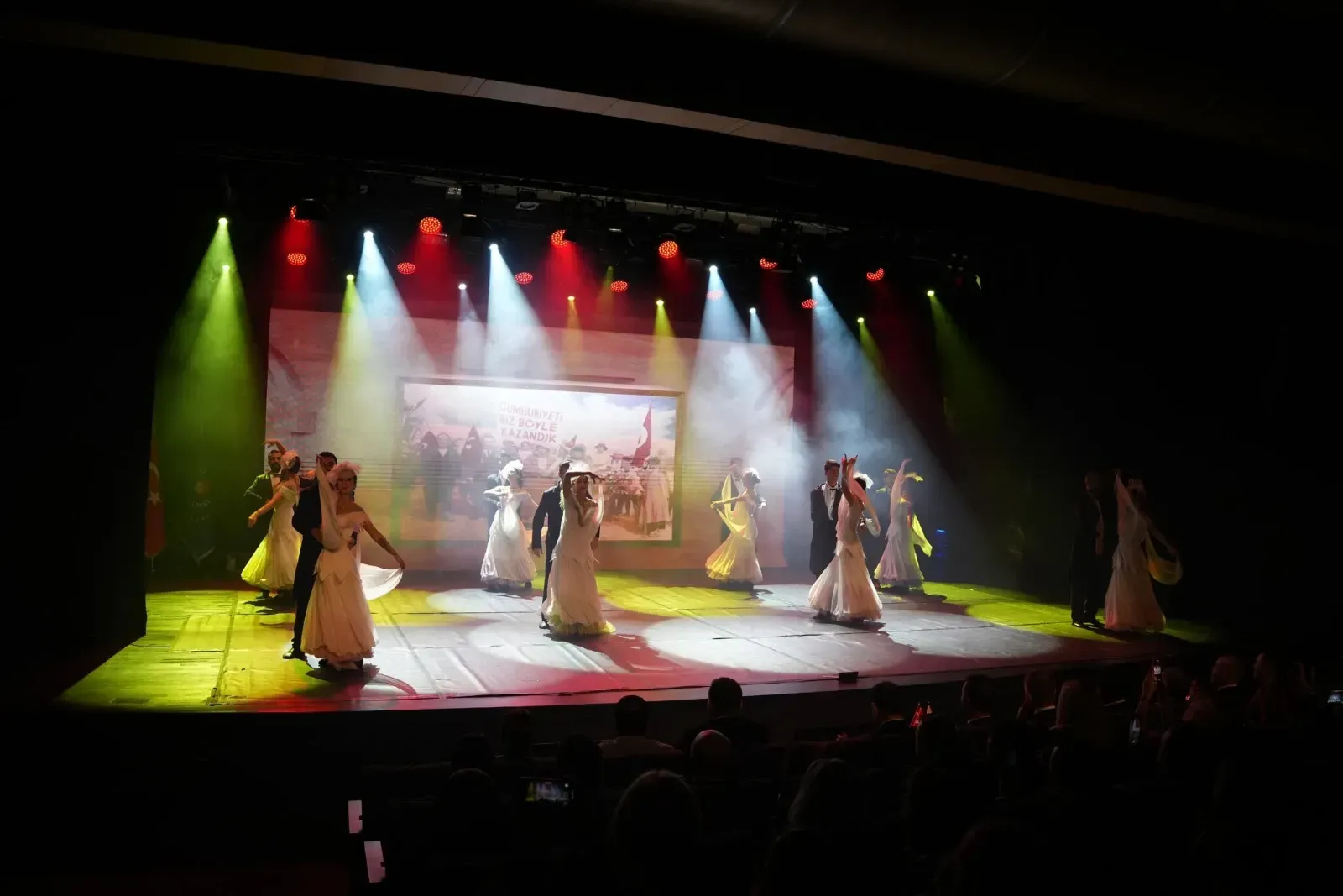 “Destanların Dansı” gösterisi ilgiyle izlendi