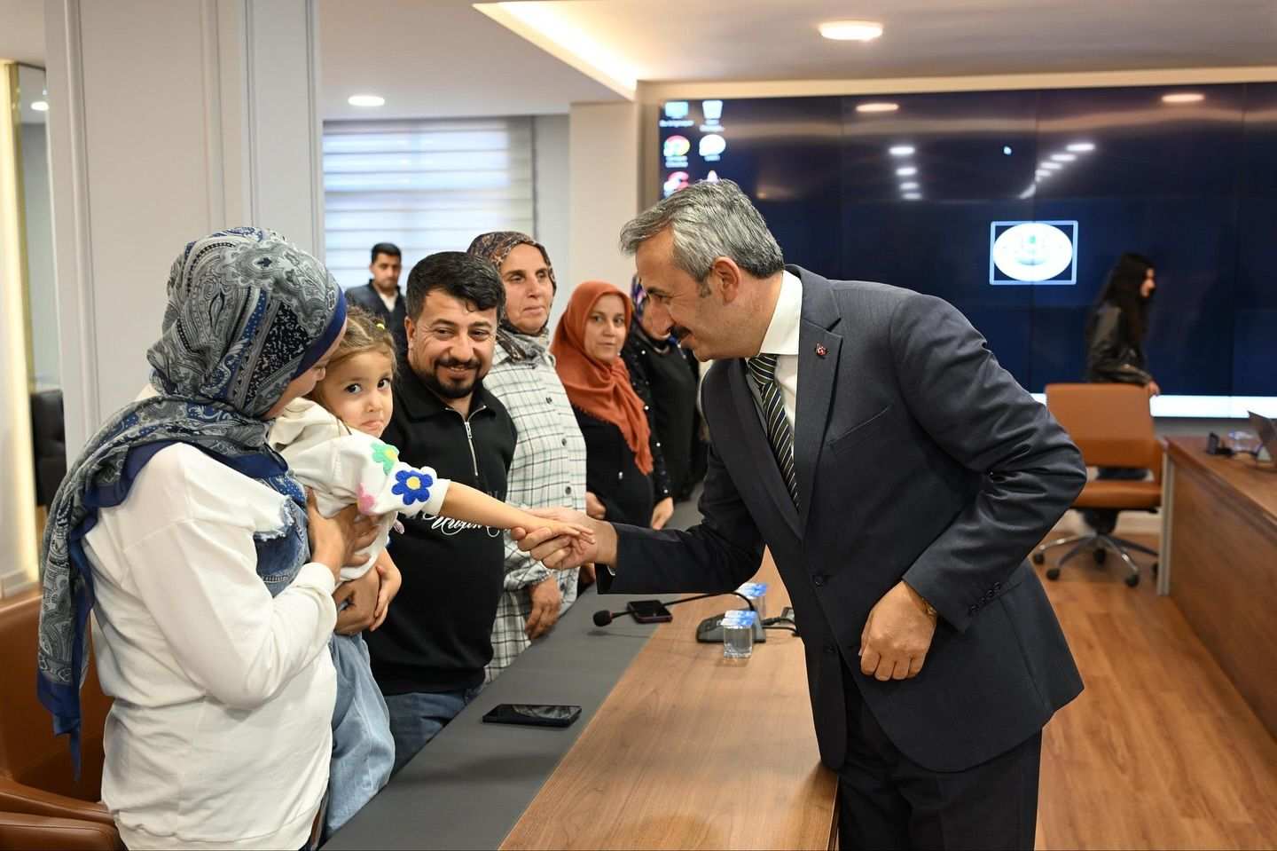 Vali Sezer, Batman’dan gelen şehit yakınlarını ağırladı