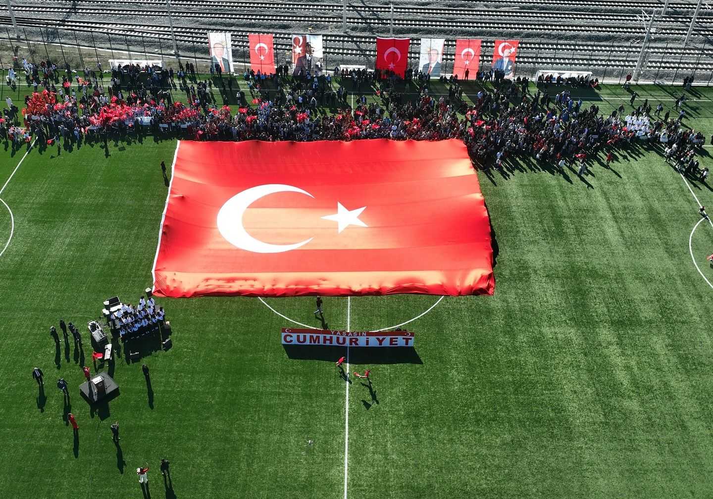 “Cumhuriyet meşalesi sonsuza kadar sönmeyecek”