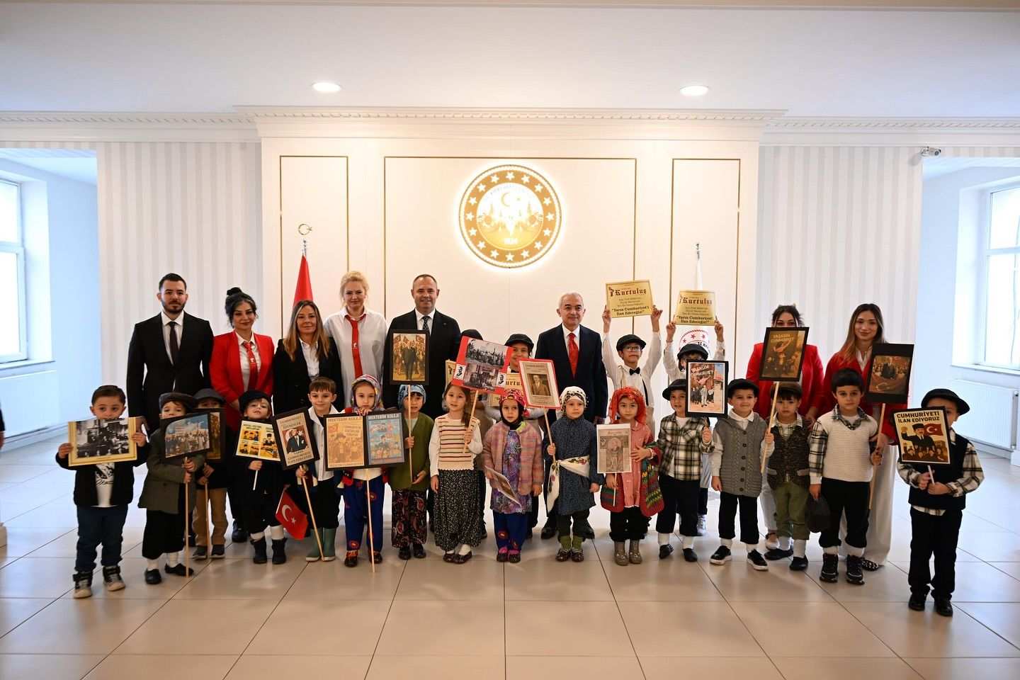 Vali Turan öğrencileri ağırladı