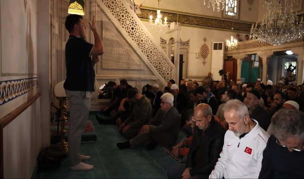 Cuma hutbeleri artık işaret diliyle anlatılıyor