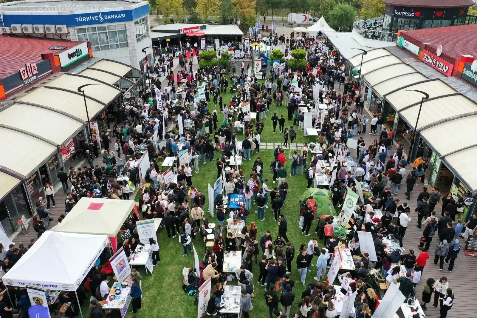 138 öğrenci topluluğu bir araya geldi