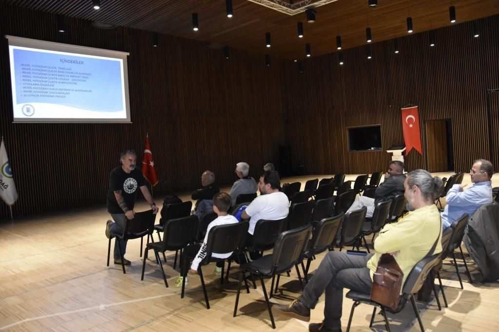 Fotoğraf tutkunları, Mobil Fotoğrafçılık Atölyesi’nde bir araya geldi