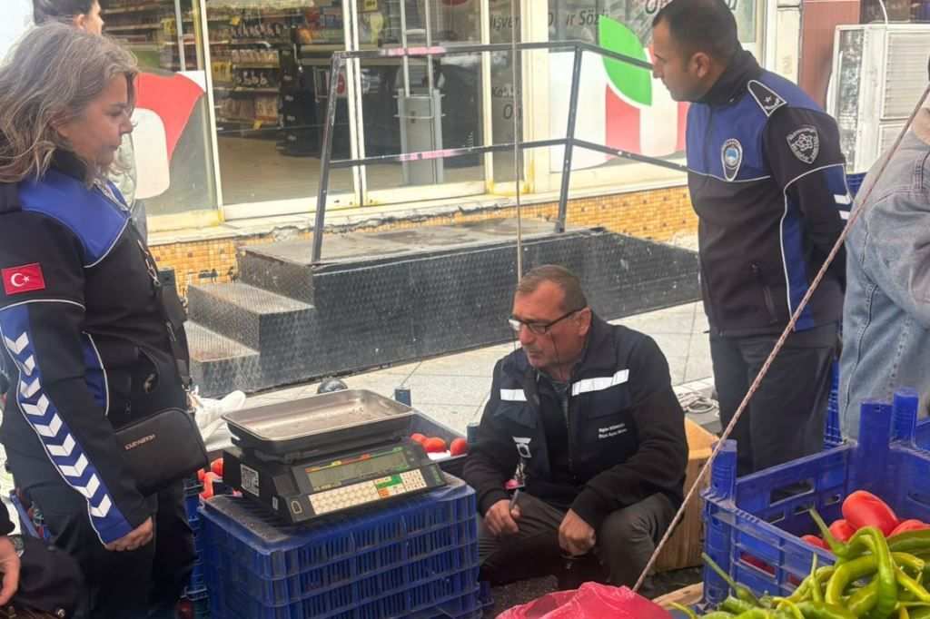 Semt pazarlarında ölçü ve tartı denetimi yapıldı