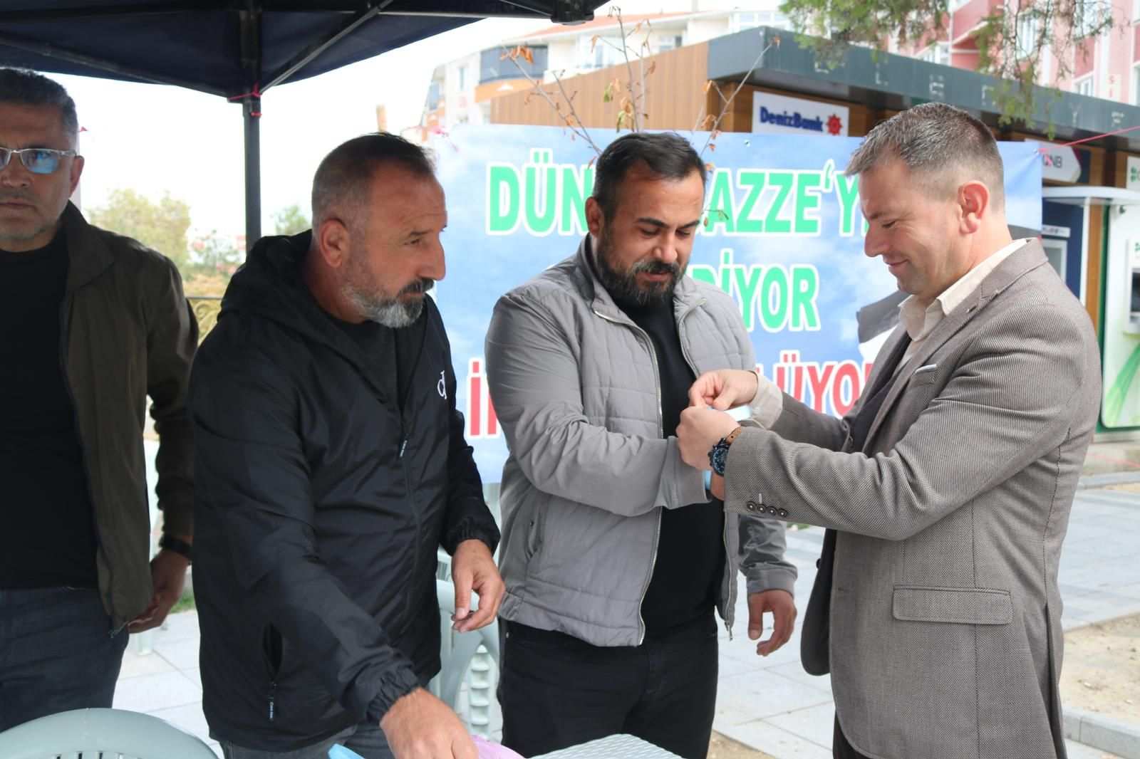 Mavi kurdele ile Filistin’deki direnişe dikkat çektiler