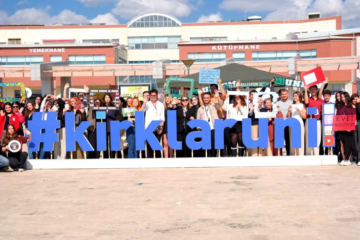 Rektör Ak, Öğrenci Kulüpleri Tanıtım Haftası etkinliğine katıldı