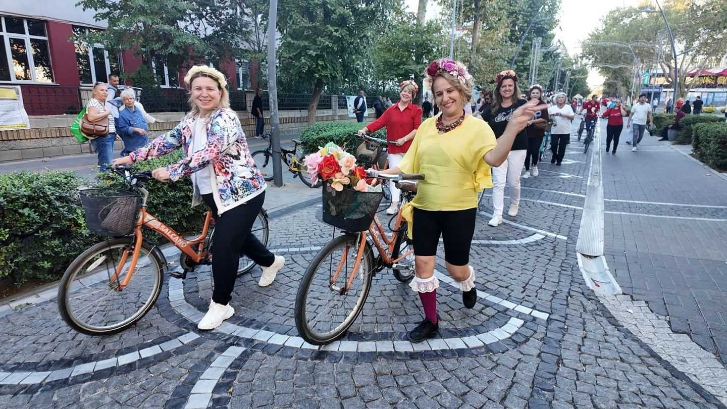 Taçlı Kadınlar Bisiklet Turu ve Kent Koşusu ile tamamlandı