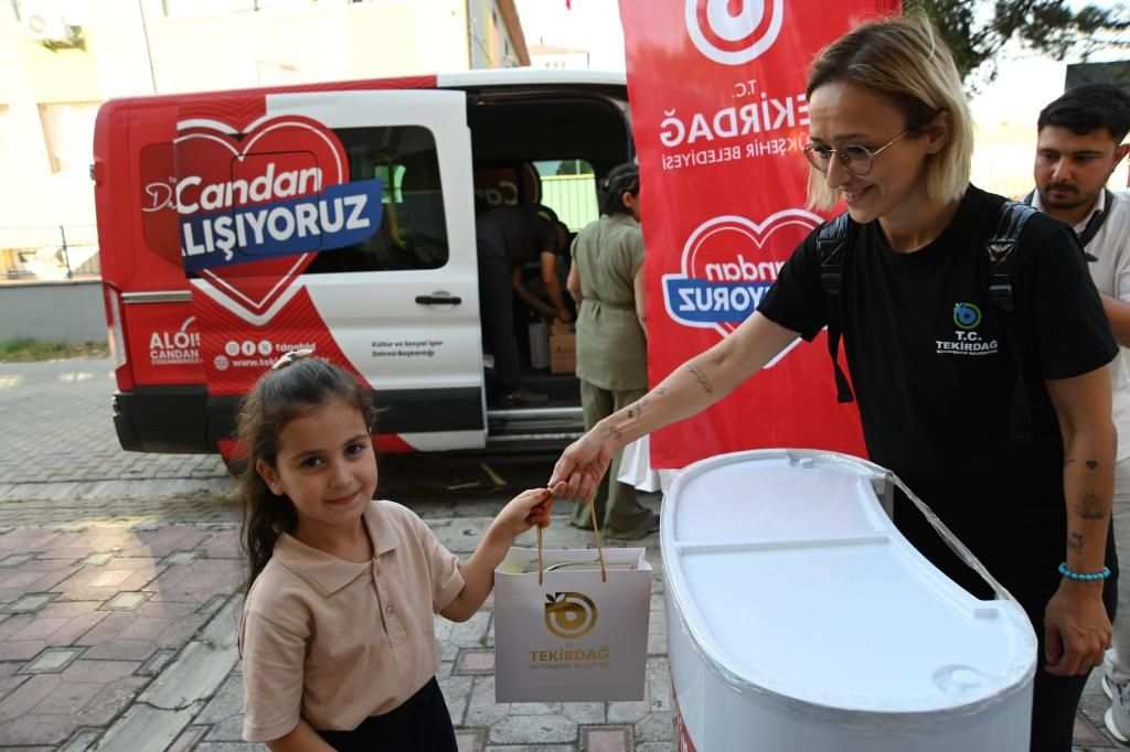 Büyükşehir Belediyesi’nden ilköğretim öğrencilerine kırtasiye desteği