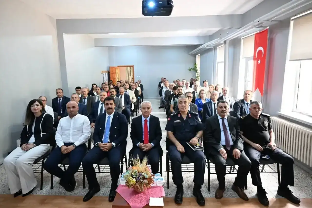 Vali Turan, muhtarların talep ve isteklerini dinledi