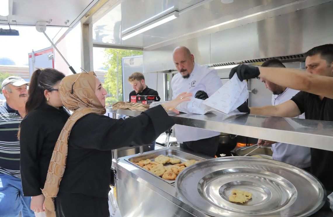 Edirne Belediyesi’nden lokma ikramı