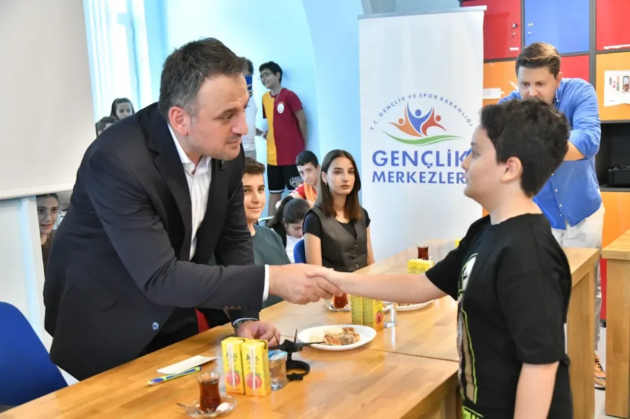Bakan Yardımcısı Eminoğlu Tekirdağ’da çocuklarla biraya geldi