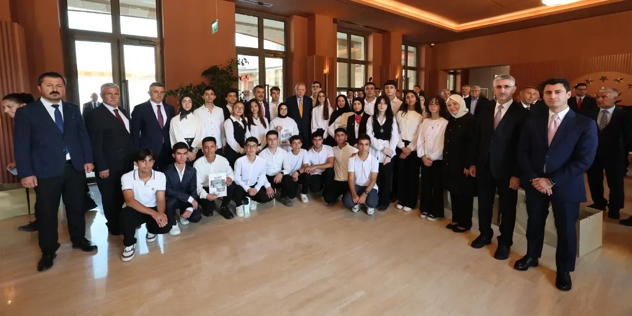 Cumhurbaşkanı Erdoğan, kampa katılan öğrencileri kabul etti