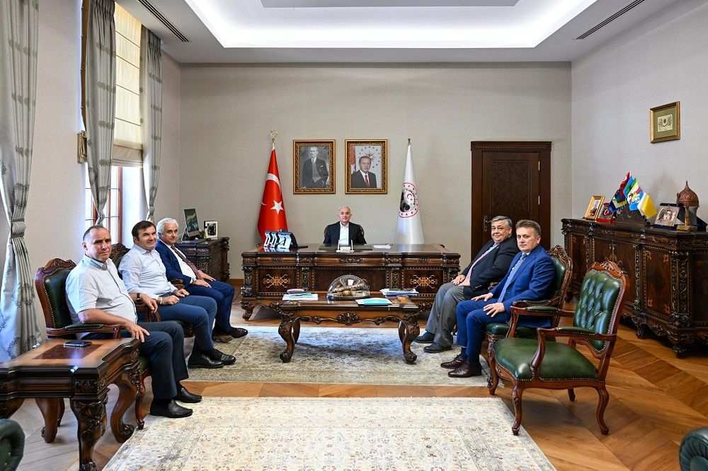 Vali Turan, yardımcıları ile toplantı yaptı