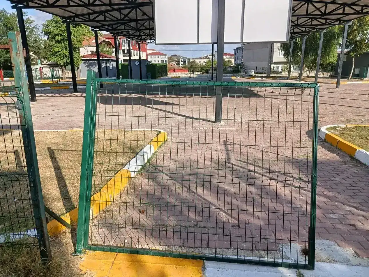 Yeni açılan düğün salonunun kapısı kırıldı!