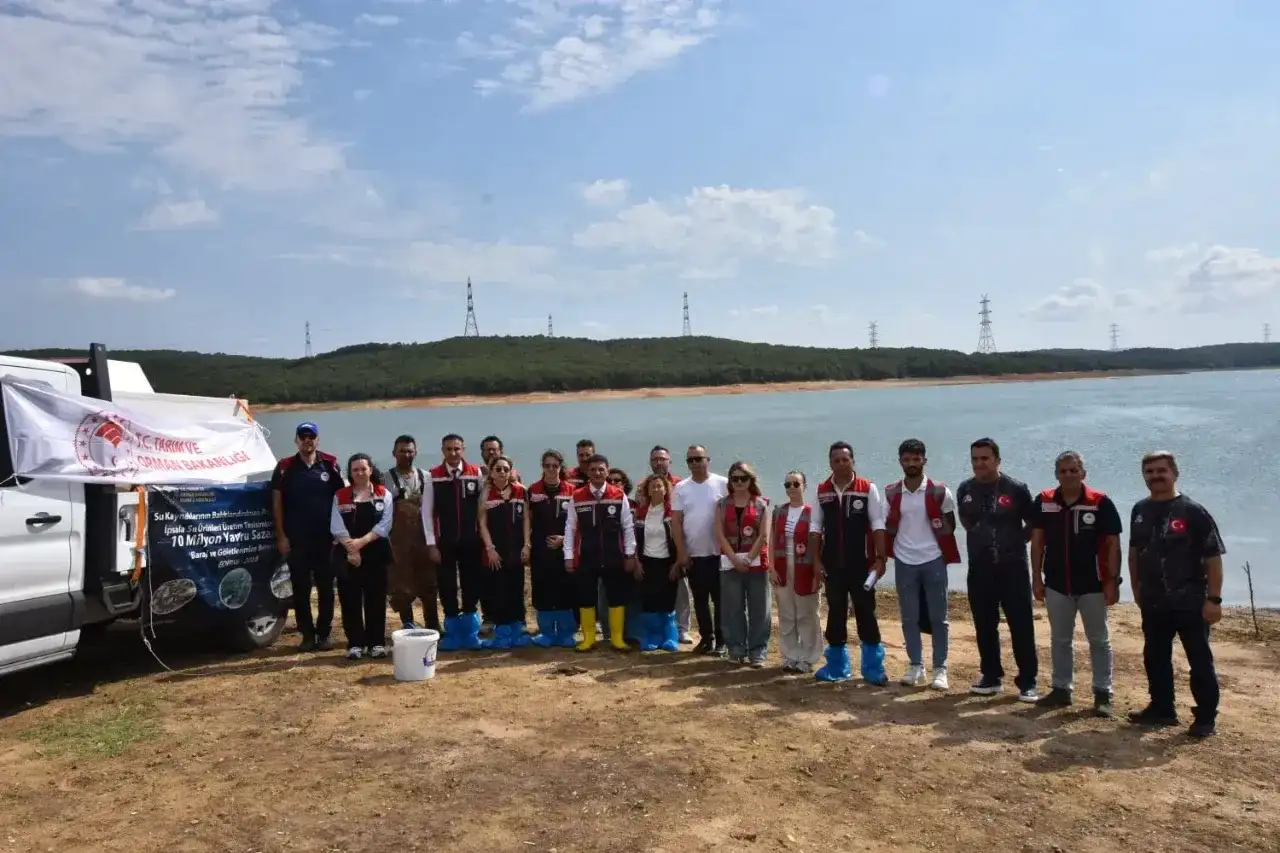 Pullu sazan yavruları, göl ve göletlere bırakıldı