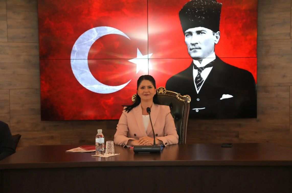 İhtiyaç sahibi öğrencilere okul kıyafeti desteği