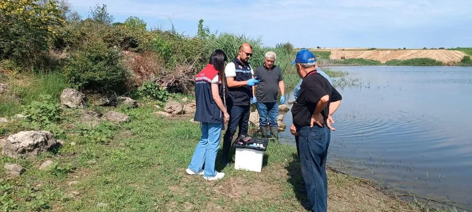 Edirne'de gölette balık ölümleri inceleniyor