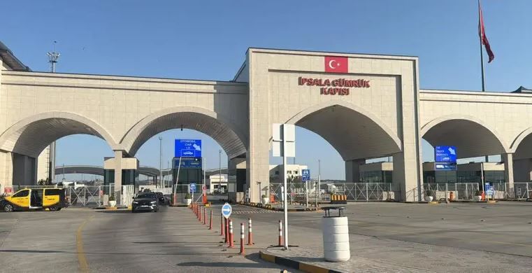 Yunanistan’a açılan kapılarda giriş ve çıkışlar durdu