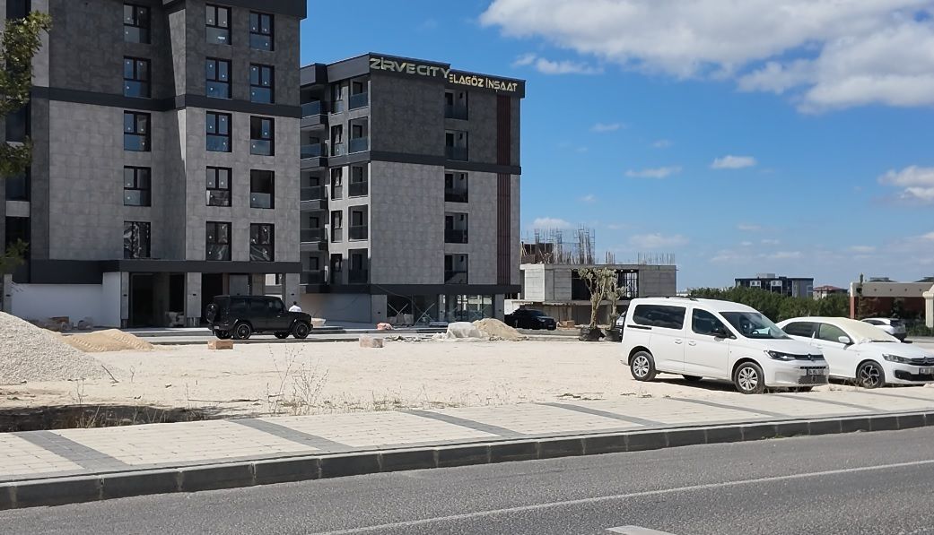 Bir yanda paralı otopark diğer yanda işgaliye iddiası