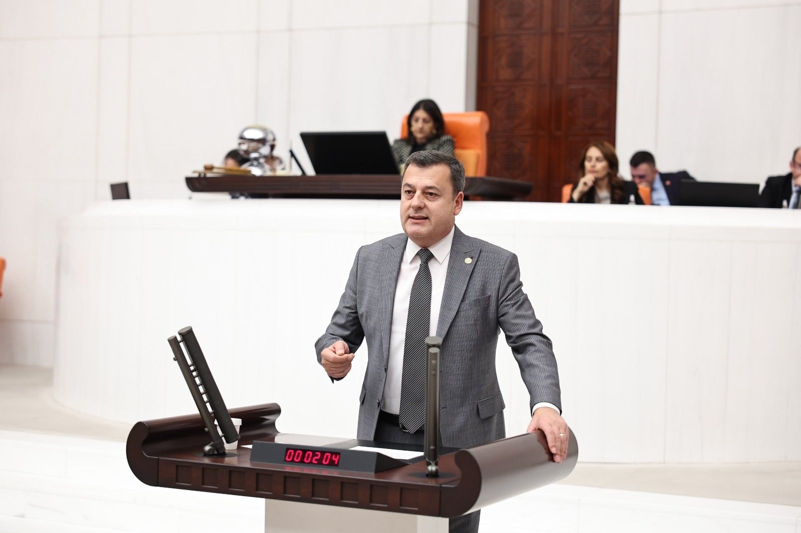 “Ekonomik yıkımın faturası emekliye kesildi”