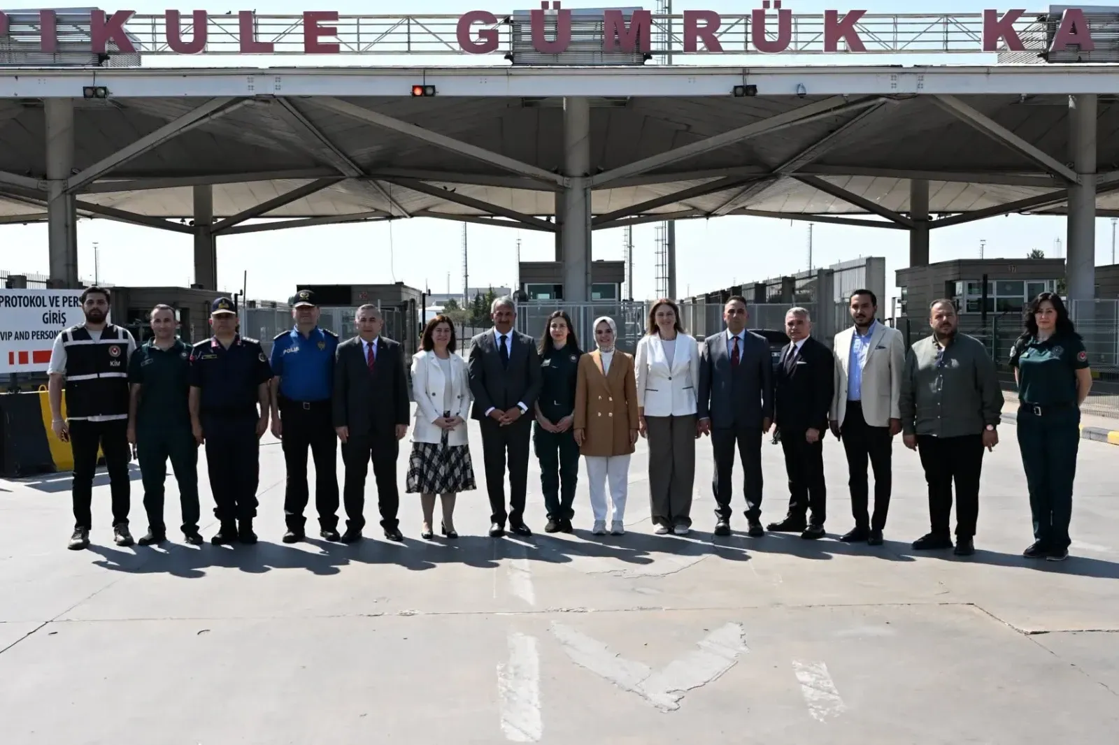 Bakan Göktaş, Kapıkule’de gurbetçileri karşıladı
