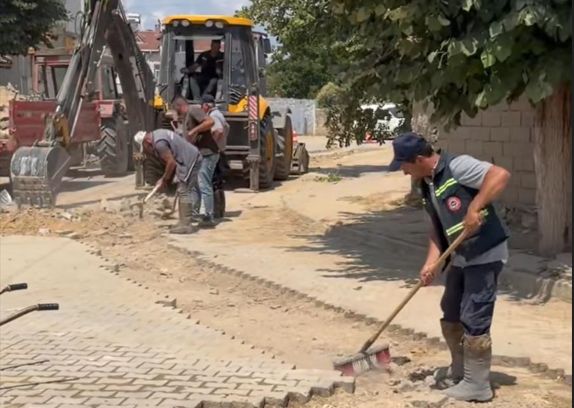 Doğal gaz çalışmasında bozulan yollar onarılıyor