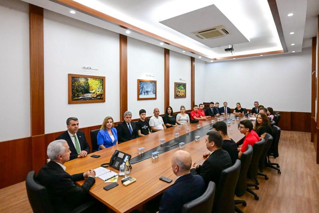 Vali Turan, Kırklareli’nin gururu gençleri ağırladı