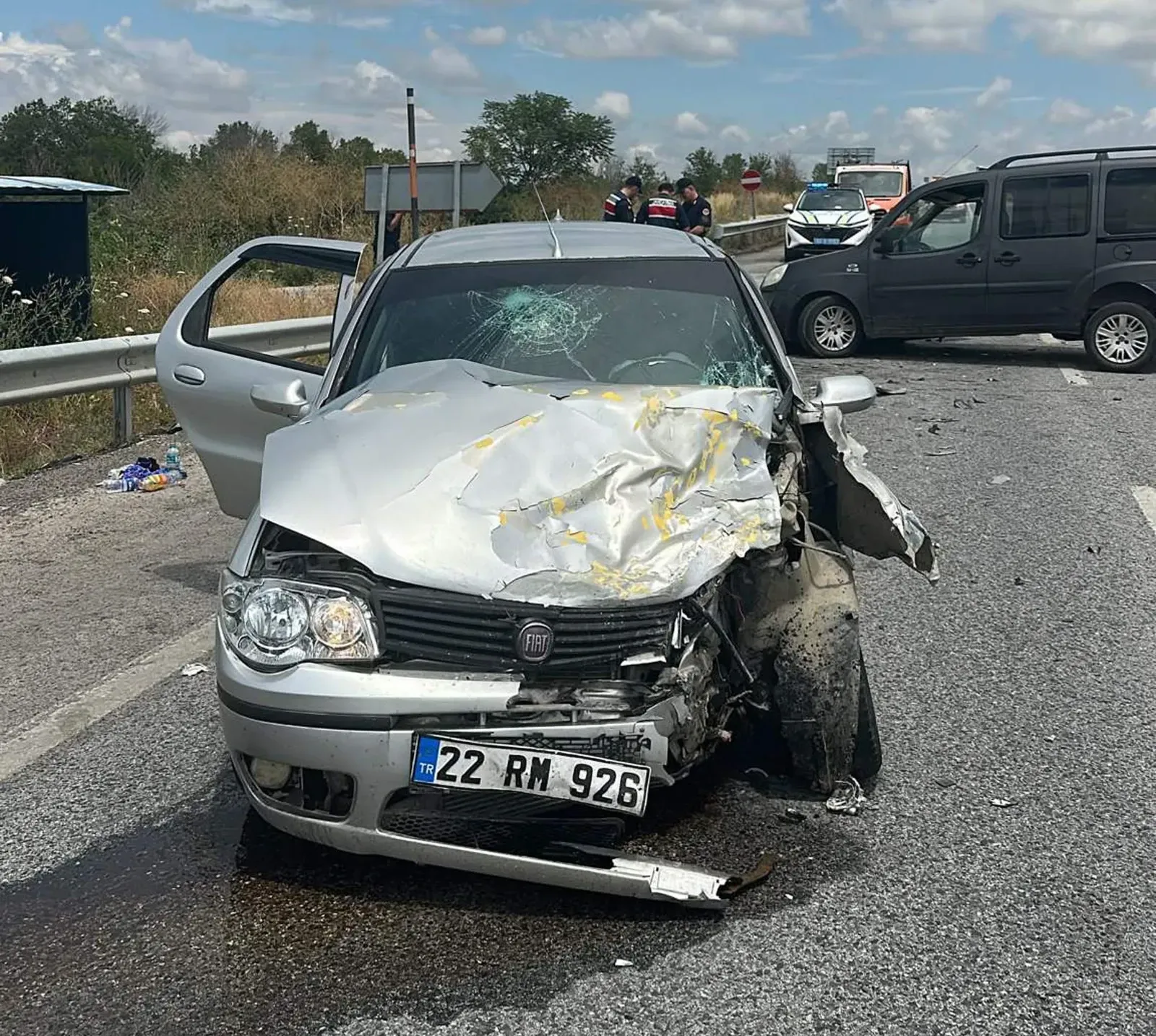 Otomobil ile hafif ticari araç çarpıştı: 6 yaralı