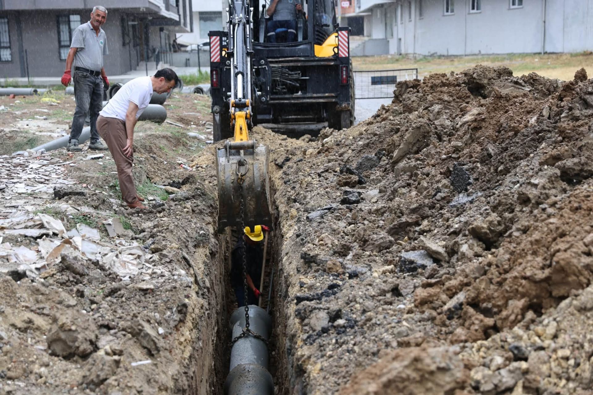 Başkan Çetin, yağmur suyu hattı çalışmalarını inceledi