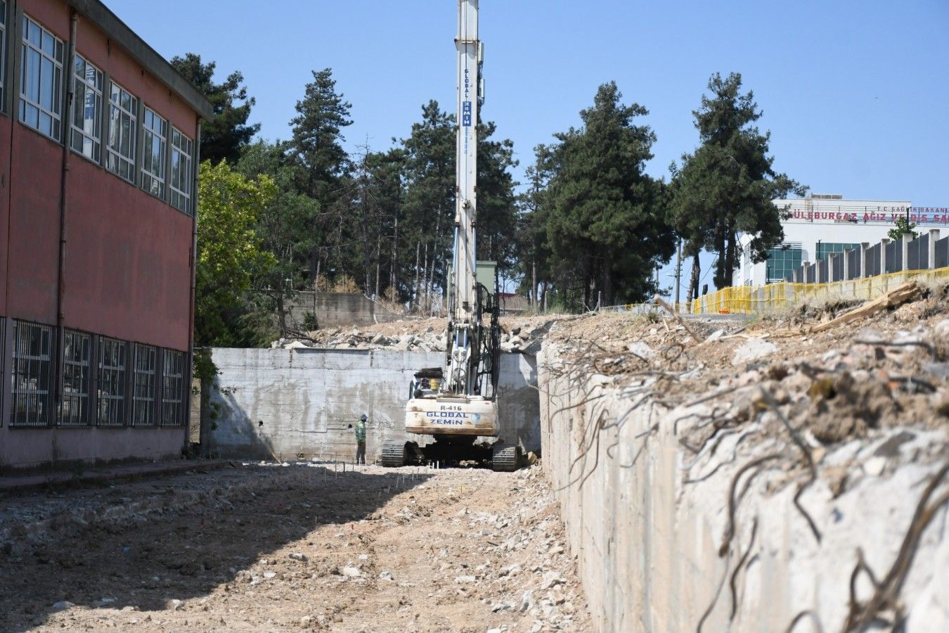 Mehmetçik Caddesi’ne fore kazık işlemine geçildi
