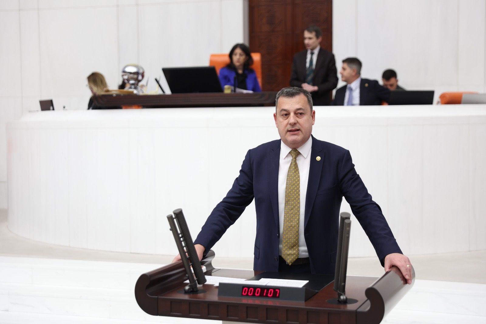 Gündoğdu, çiftçilerin sorunlarını Meclis’e taşıdı