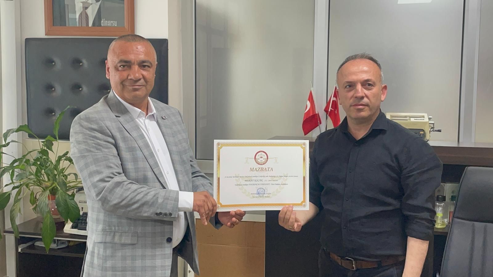 Başkan Koçak, mazbatasını aldı
